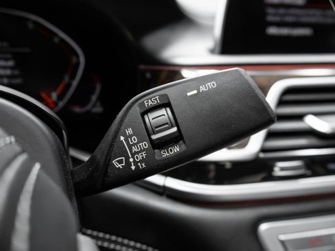 Used 2020 BMW 750i xDrive image 63