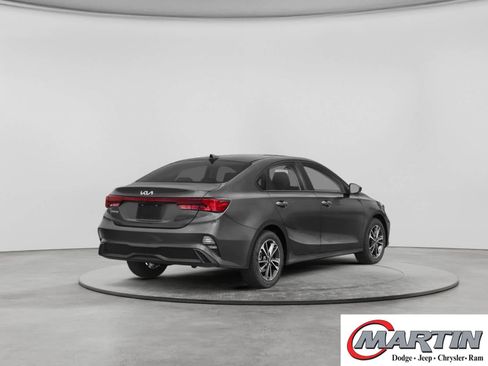 Used 2022 Kia Forte LXS FWD image 2