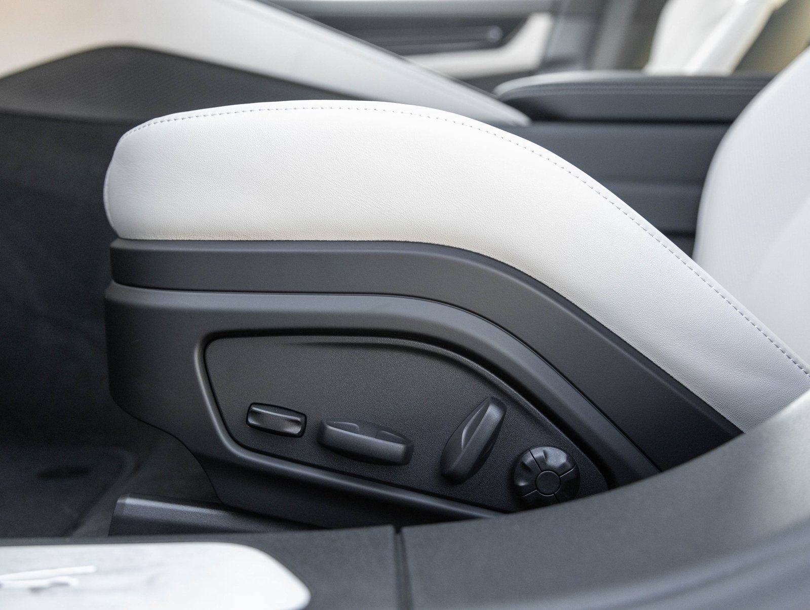 New 2026 Porsche Panamera 4 AWD/4WD image 23