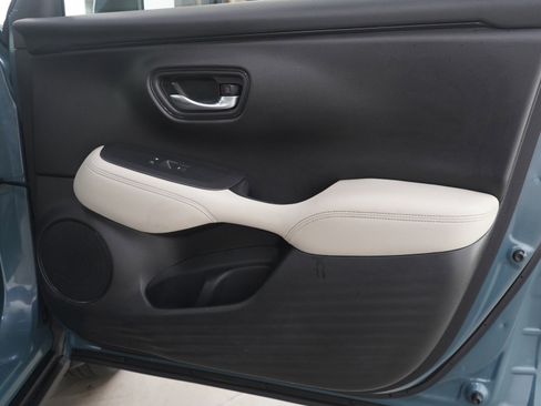 Used 2023 Honda HR-V LX image 9