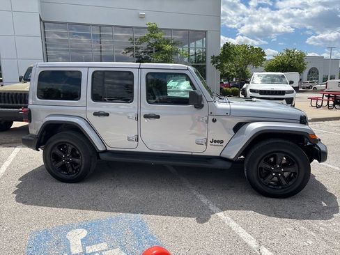 Used 2020 Jeep Wrangler Unlimited Sahara AWD/4WD image 30