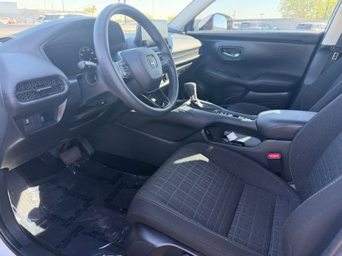Used 2025 Honda HR-V LX image 2