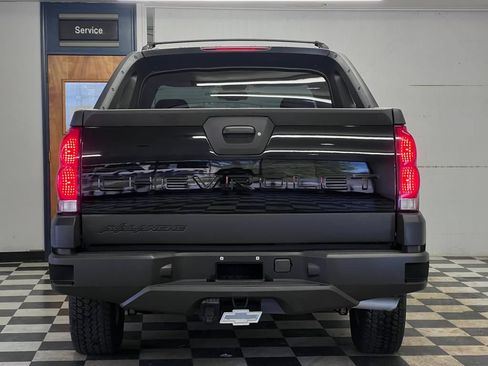 Used 2004 Chevrolet Avalanche Z71 w/ Sun And Sound Package AWD/4WD image 24