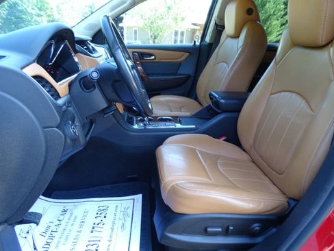 Used 2014 Chevrolet Traverse AWD LTZ image 2
