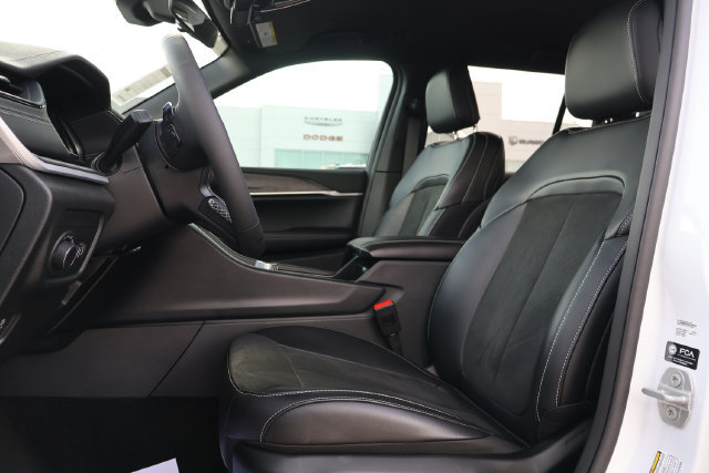 New 2026 Jeep Grand Cherokee Altitude RWD image 10