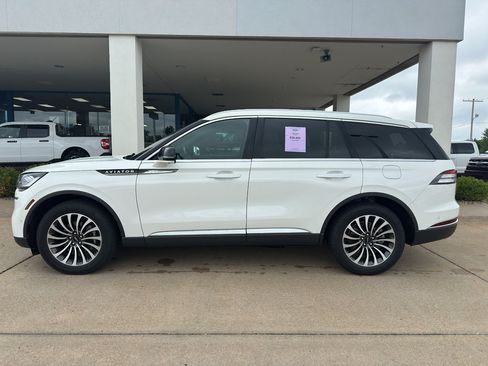 Used 2023 Lincoln Aviator Reserve w/ Elements Package Plus AWD/4WD image 4
