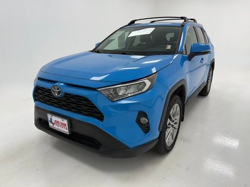 Used 2021 Toyota RAV4 XLE Premium image 4