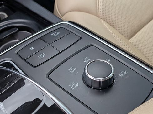 Used 2018 Mercedes-Benz GLE 350 4MATIC image 33