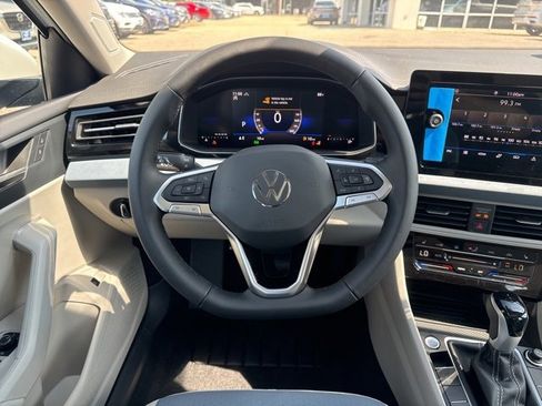 Certified 2025 Volkswagen Jetta SE image 26