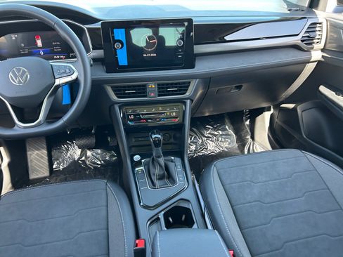New 2026 Volkswagen Taos SE FWD image 19