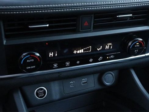 Certified 2023 Nissan Rogue SV image 17