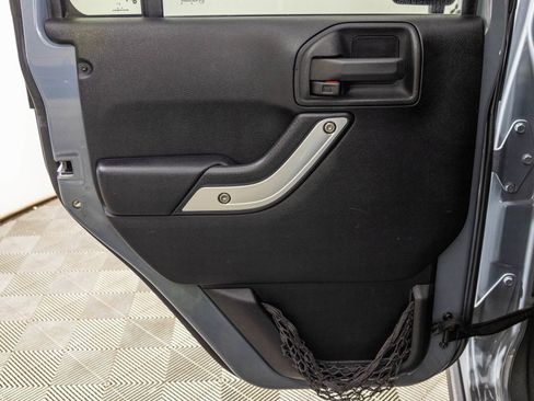 Used 2014 Jeep Wrangler Unlimited Rubicon w/ Connectivity Group AWD/4WD image 35