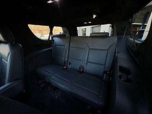 Used 2022 Chevrolet Suburban LT AWD/4WD image 18