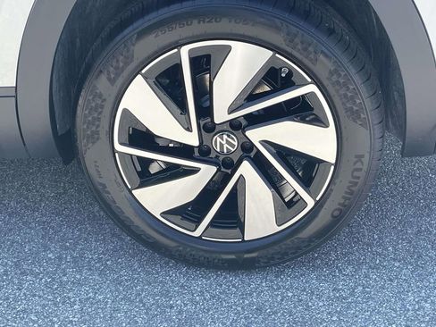 New 2026 Volkswagen Taos S FWD image 37