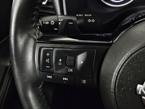 Used 2022 Nissan Rogue SV w/ SV Premium Package image 19