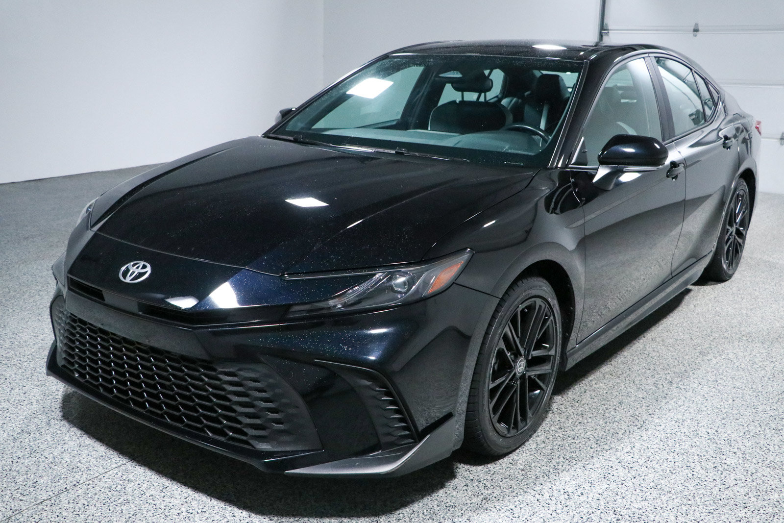 Used 2025 Toyota Camry SE FWD image 29