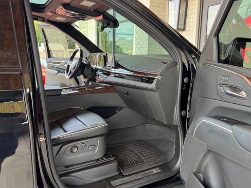 Used 2023 Cadillac Escalade Premium Luxury AWD/4WD image 48