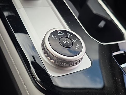 New 2026 Mitsubishi Outlander SE FWD image 24