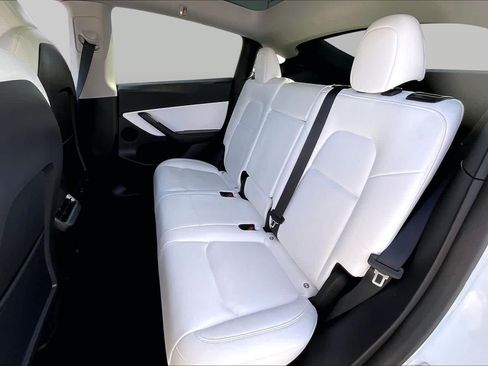 Used 2022 Tesla Model Y Long Range AWD/4WD image 18