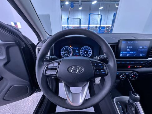 Used 2022 Hyundai Venue SE FWD image 7