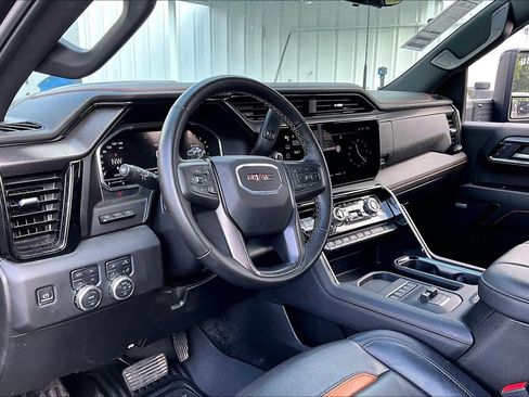 Used 2025 GMC Sierra 2500 AT4 w/ AT4 Premium Plus Package AWD/4WD image 17
