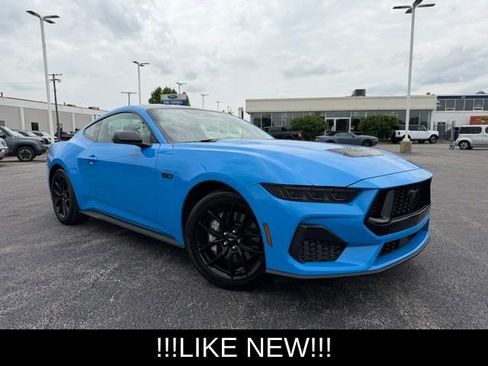 Used 2025 Ford Mustang GT Premium RWD image 2