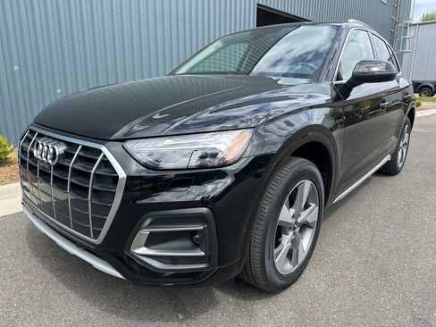 Used 2023 Audi Q5 Prestige w/ Prestige Package image 9