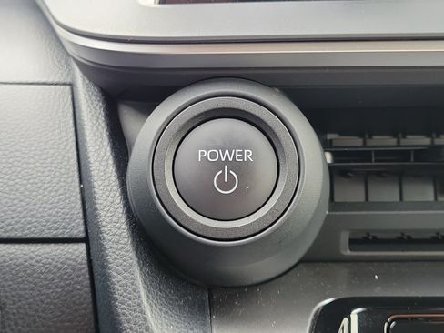 Used 2025 Toyota Prius LE FWD image 28