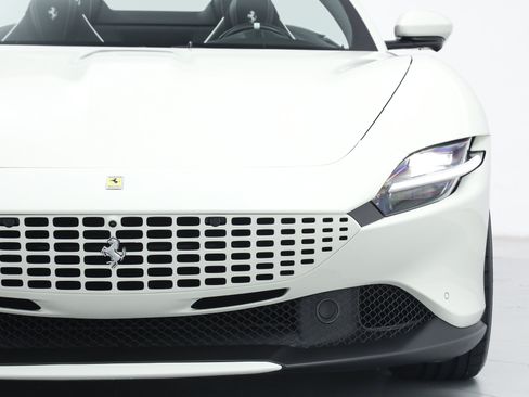 Certified 2025 Ferrari Roma Spider RWD image 15