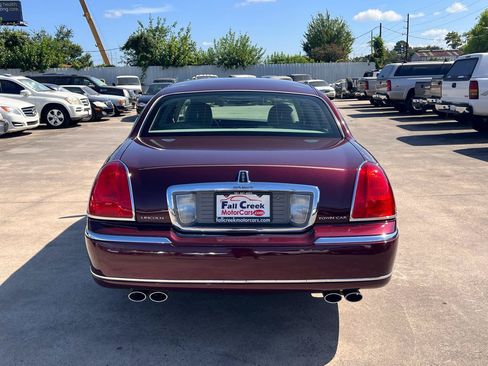 Used 2006 Lincoln Town Car Signature RWD image 14