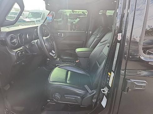 Used 2023 Jeep Wrangler Unlimited Sahara AWD/4WD image 19