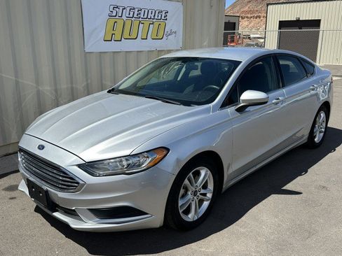 Used 2018 Ford Fusion SE FWD image 1