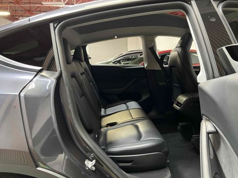 Used 2025 Tesla Model Y Long Range AWD/4WD image 33