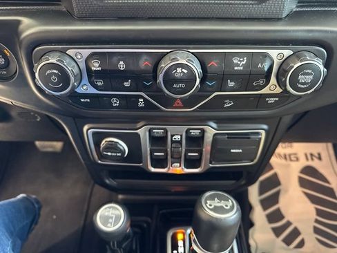 Used 2018 Jeep Wrangler Unlimited Sahara w/ Cold Weather Group AWD/4WD image 21