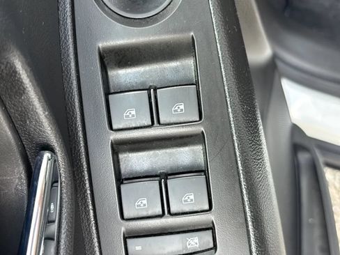 Used 2019 Chevrolet Trax LT w/ LT Convenience Package AWD/4WD image 18