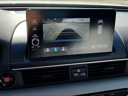 Used 2025 Honda Pilot Touring image 14