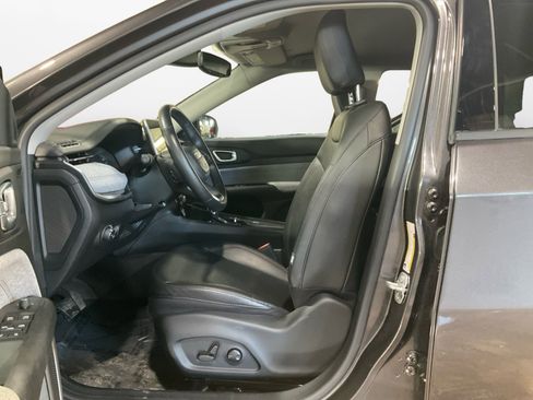 Used 2022 Jeep Compass Latitude image 9