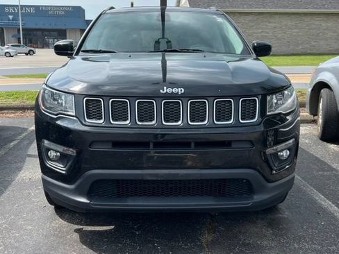 Used 2018 Jeep Compass Latitude w/ Popular Equipment Group AWD/4WD image 2