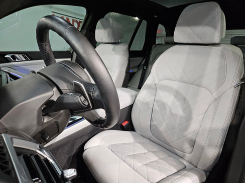 Used 2025 BMW X5 xDrive40i w/ M Sport Package AWD/4WD image 25