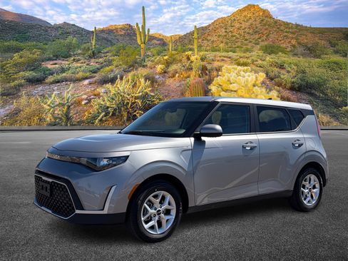 Certified 2025 Kia Soul LX image 7