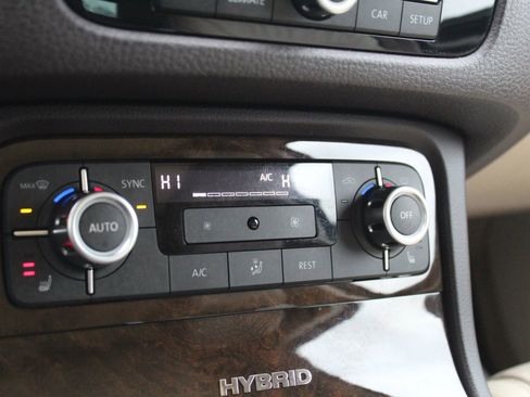 Used 2014 Volkswagen Touareg Hybrid image 33