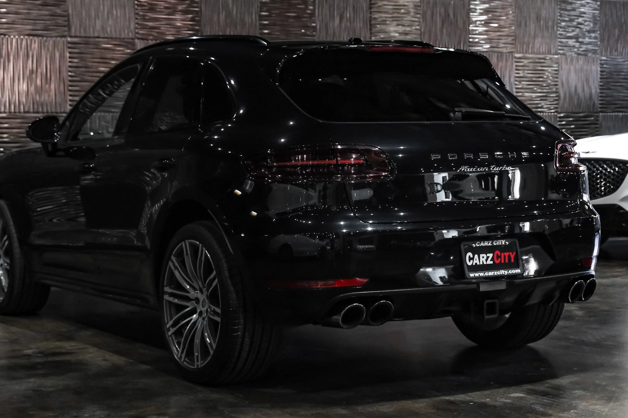 Used 2015 Porsche Macan Turbo AWD/4WD image 14