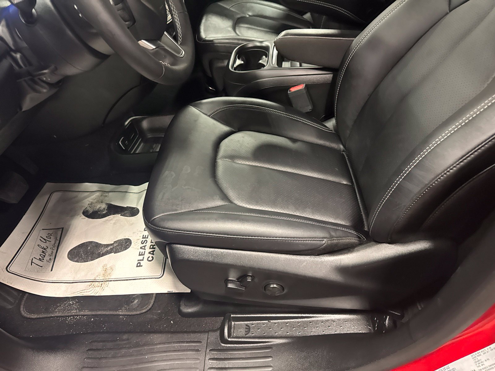 Used 2027 Chrysler Pacifica Select FWD image 13