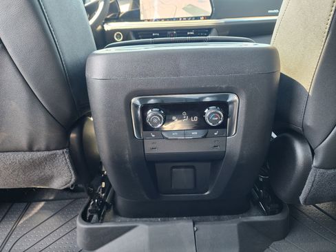 New 2025 Chevrolet Tahoe High Country image 17