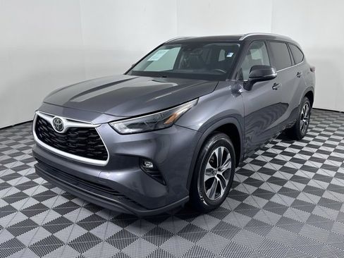 Used 2024 Toyota Highlander XLE image 4