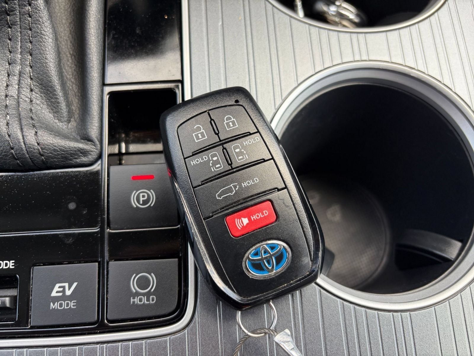 Used 2025 Toyota Sienna XLE FWD image 20