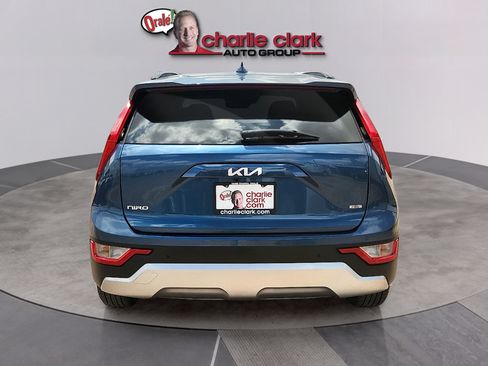 Used 2024 Kia Niro EX FWD image 4