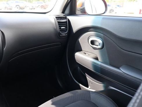 Used 2019 Kia Soul w/ Convenience Package FWD image 12