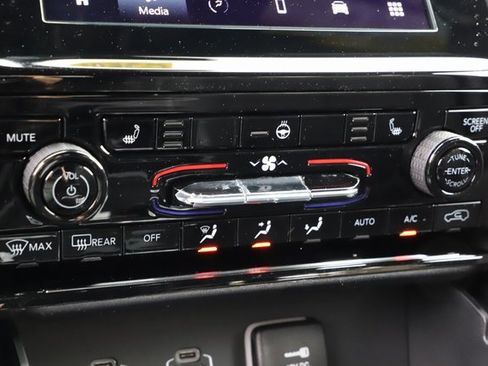 New 2025 Jeep Grand Cherokee 4WD image 29