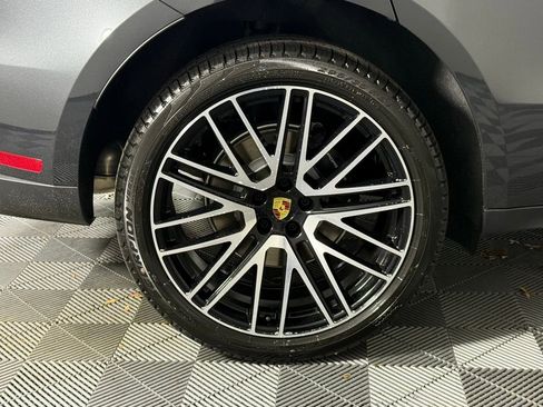 Certified 2026 Porsche Macan AWD/4WD image 13